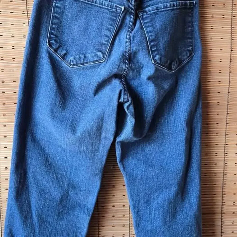 NYDJ Women's Capri Jeans Size 6 Medium Wash Stretch Denim Rolled Cuff